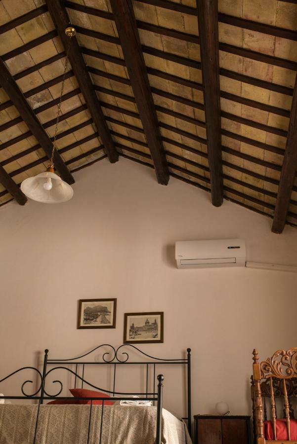Baglio Scurati Home Holidays กุสโตนาชี ภายนอก รูปภาพ