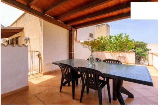 Baglio Scurati Home Holidays กุสโตนาชี ภายนอก รูปภาพ